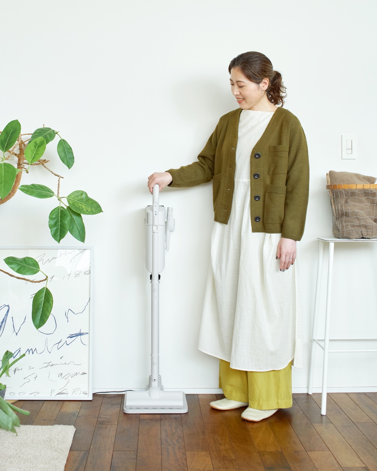 【東芝の紙パック式コードレス掃除機を家事のプロがお試し】 吸引力や軽さ、デザインなど、掃除が楽しくなる4つのポイントをお伝えします！