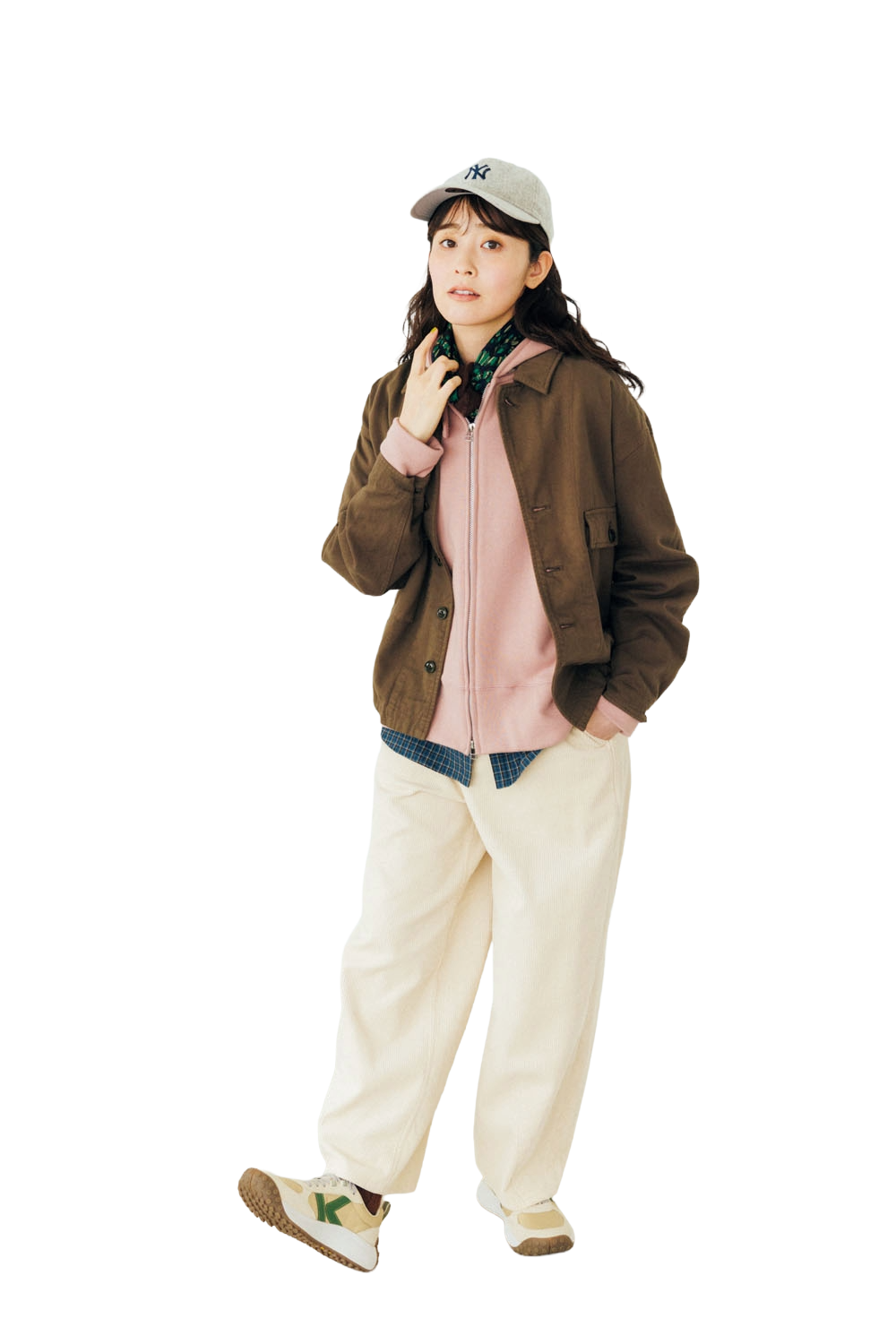 メンズライクなコンビはやわらかな 配色を効かせてやさしい表情に