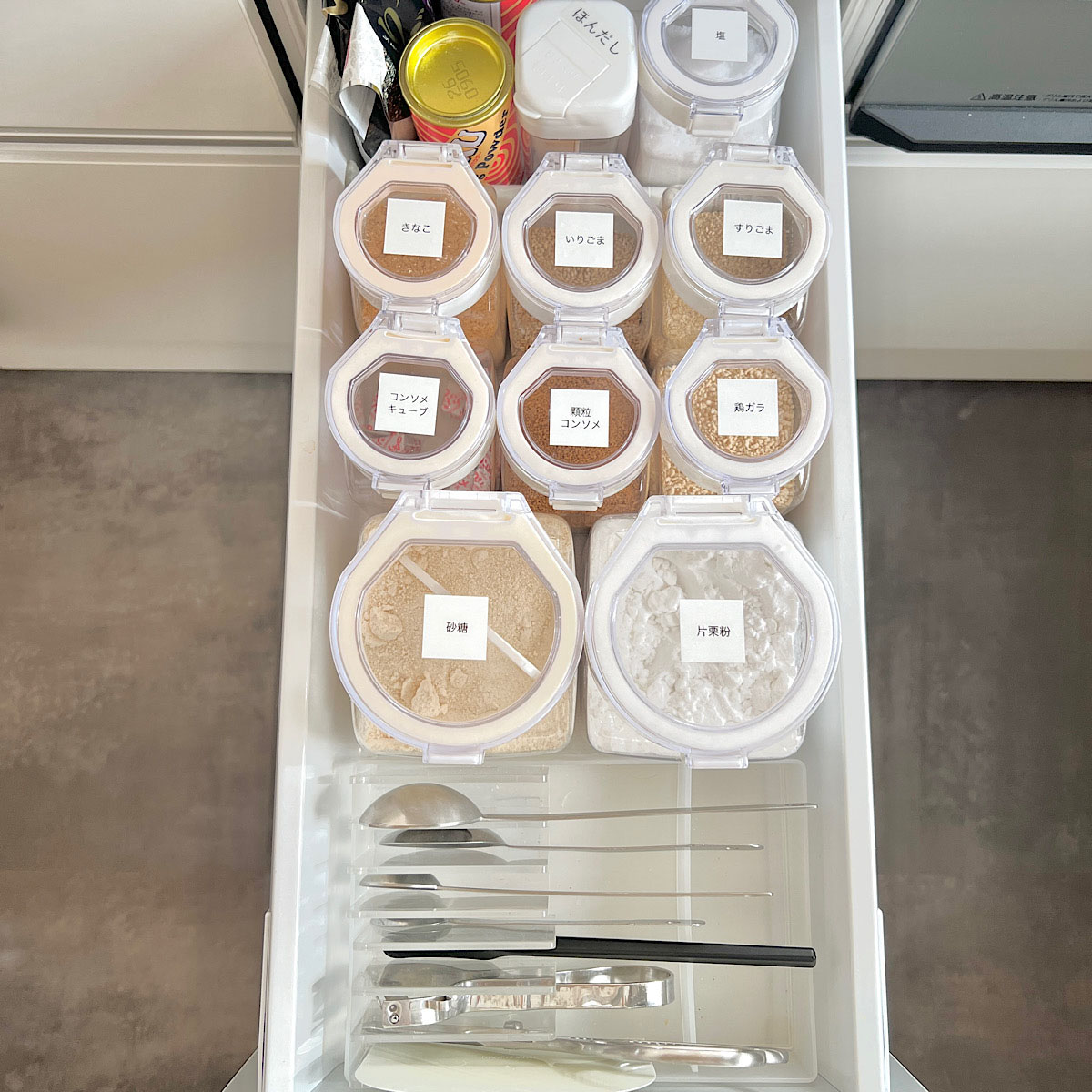 調味料は引き出しにすっきり