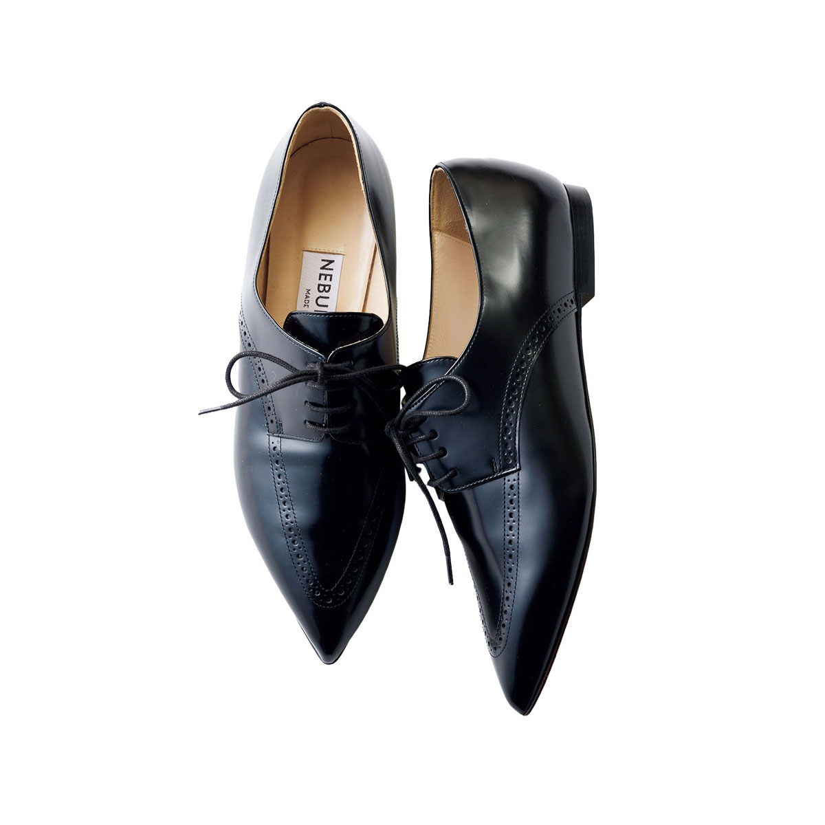 羊革の上質感とすっきりとしたフォルムで、着こなしを引き締めてくれるハンサム顔な一足。¥77,000／ネブローニ（ネブローニ）