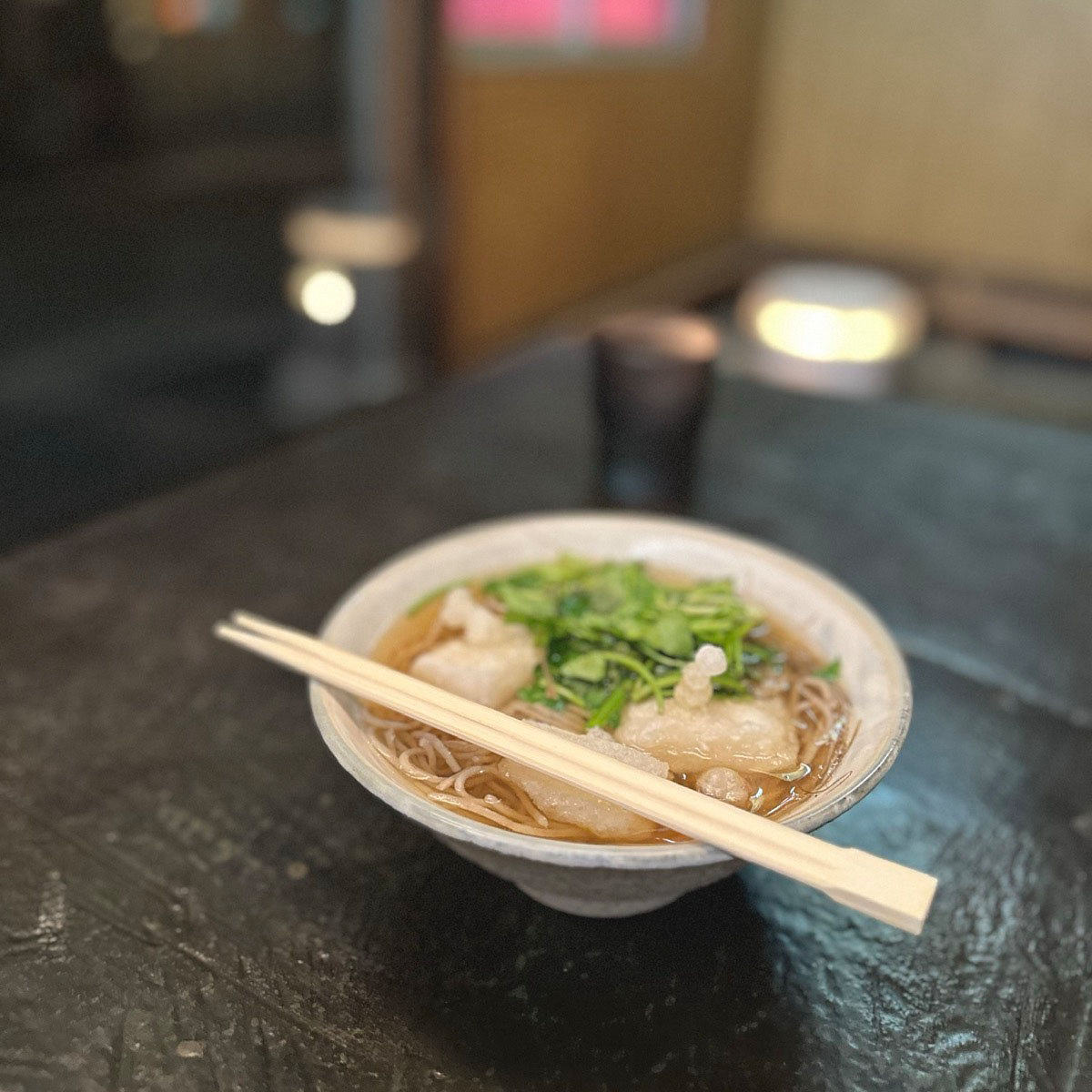 京都・五条にある立ち食いそば“すば”で食べたせりと揚げ餅