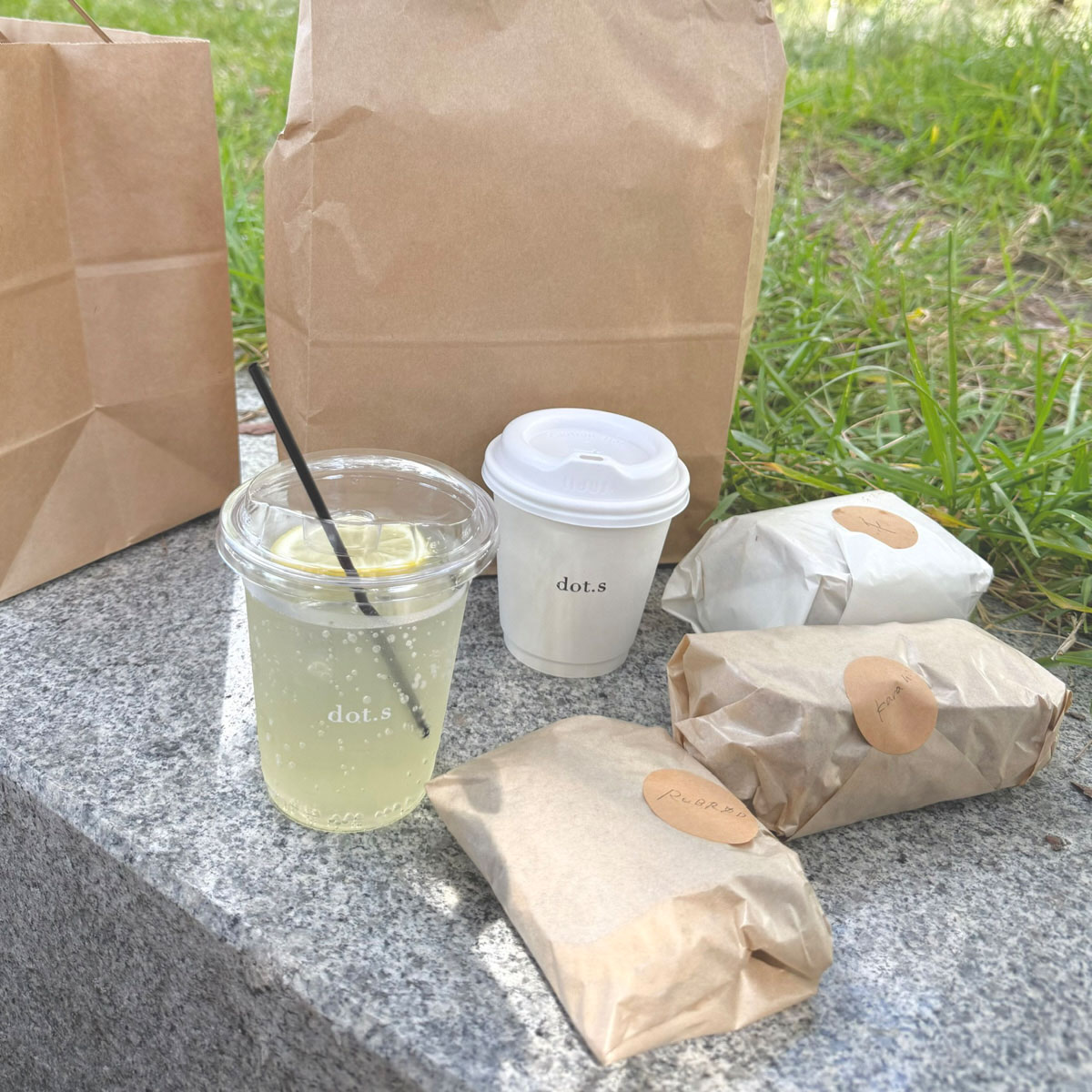 京都府岡崎にある公園でピクニック