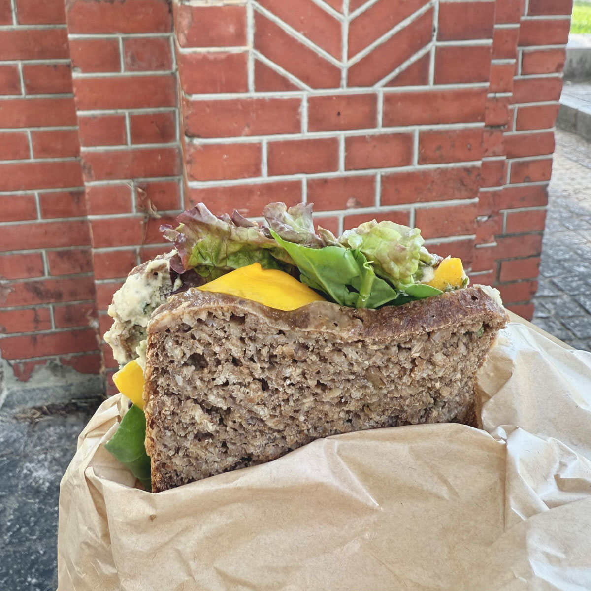 京都のパン屋YENTA (えんた)で購入したロブロサンド