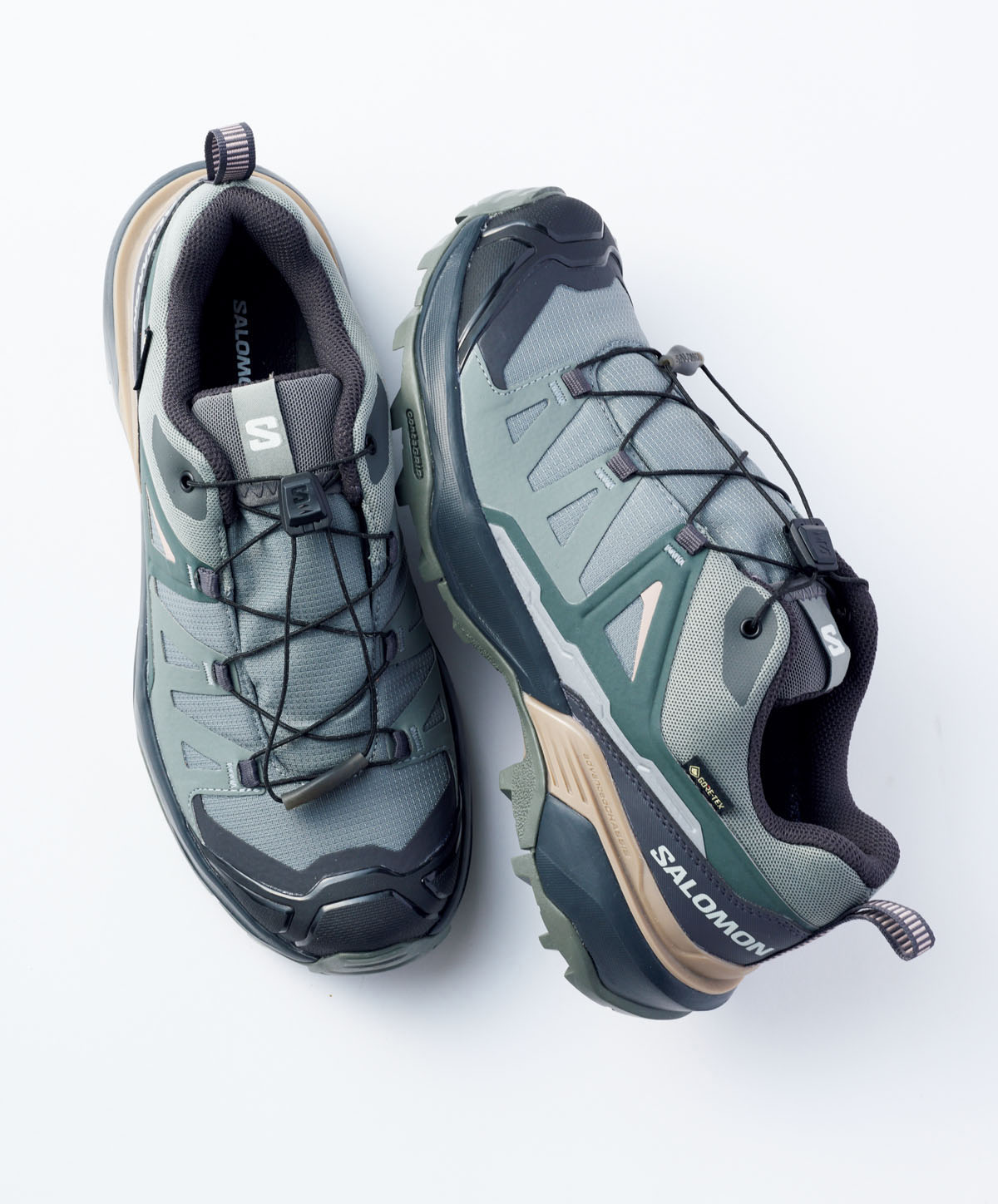 Salomonのスニーカー