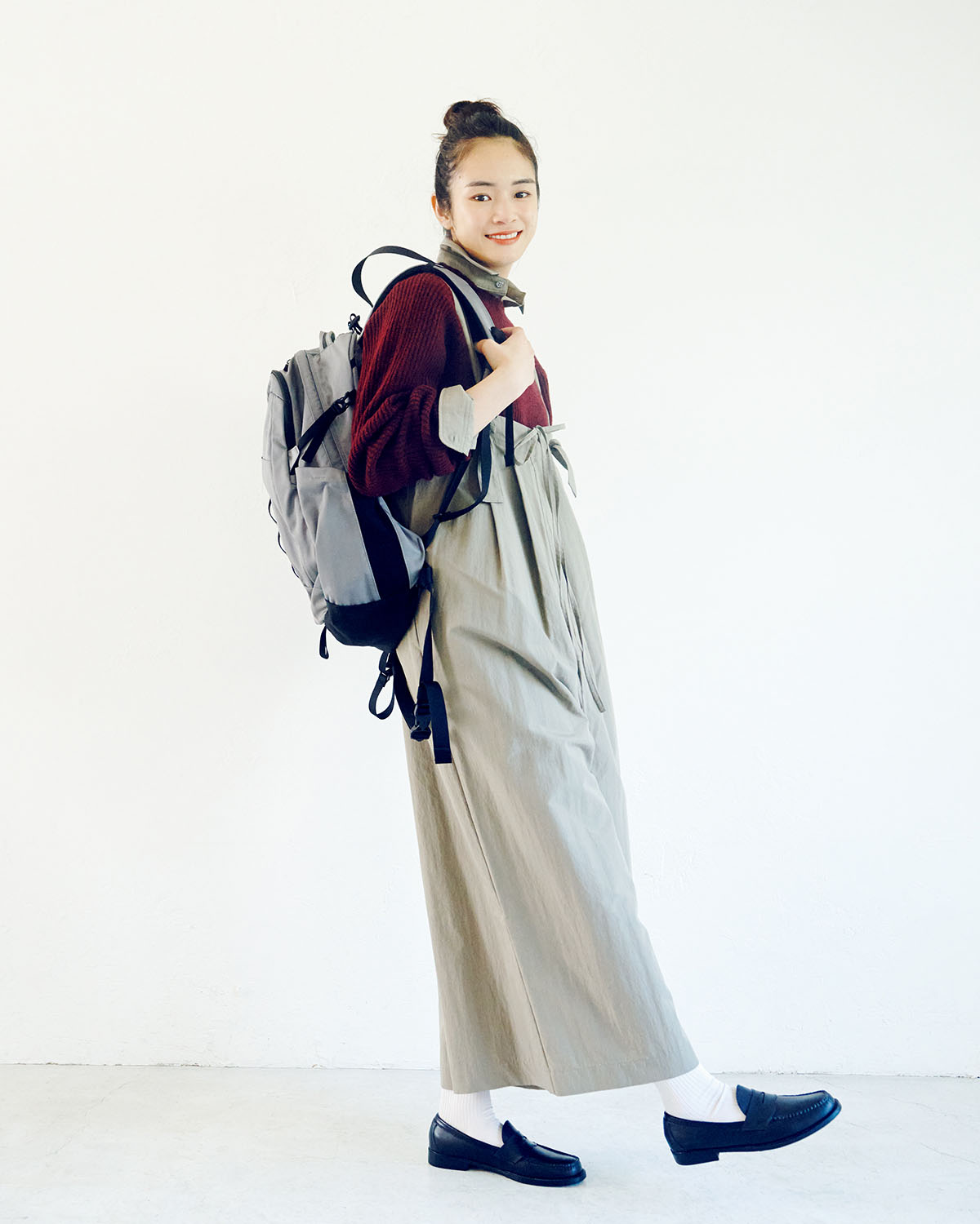 スポーティなスタイルにも使える大人女子のローファーコーデ