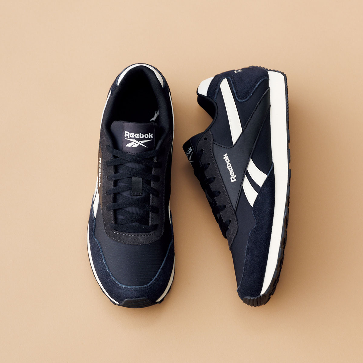 Reebokの黒スニーカー