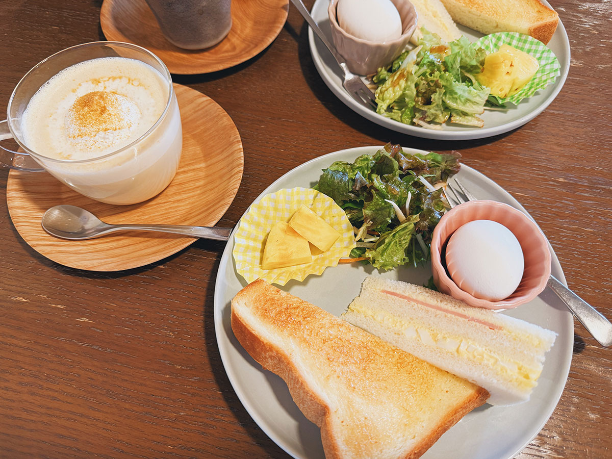 足を伸ばして喫茶店で朝ごはん