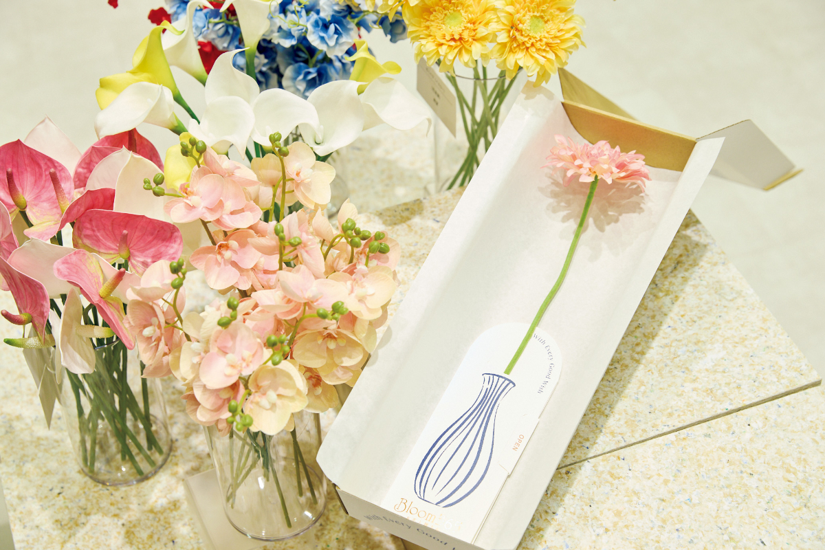 飾れるお花＋セレクトギフト「Bloom 365（ブルームサンロクゴ）」郵送時のオリジナルボックス