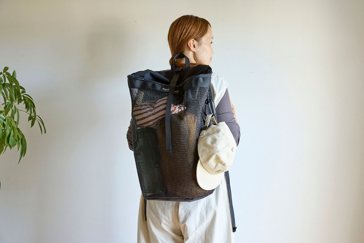 モンベルのリュック「メッシュギアパック 35」の背負ったところ