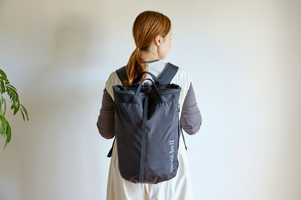 モンベルのリュック「ギアコンテナパック 20」を背負ったところ