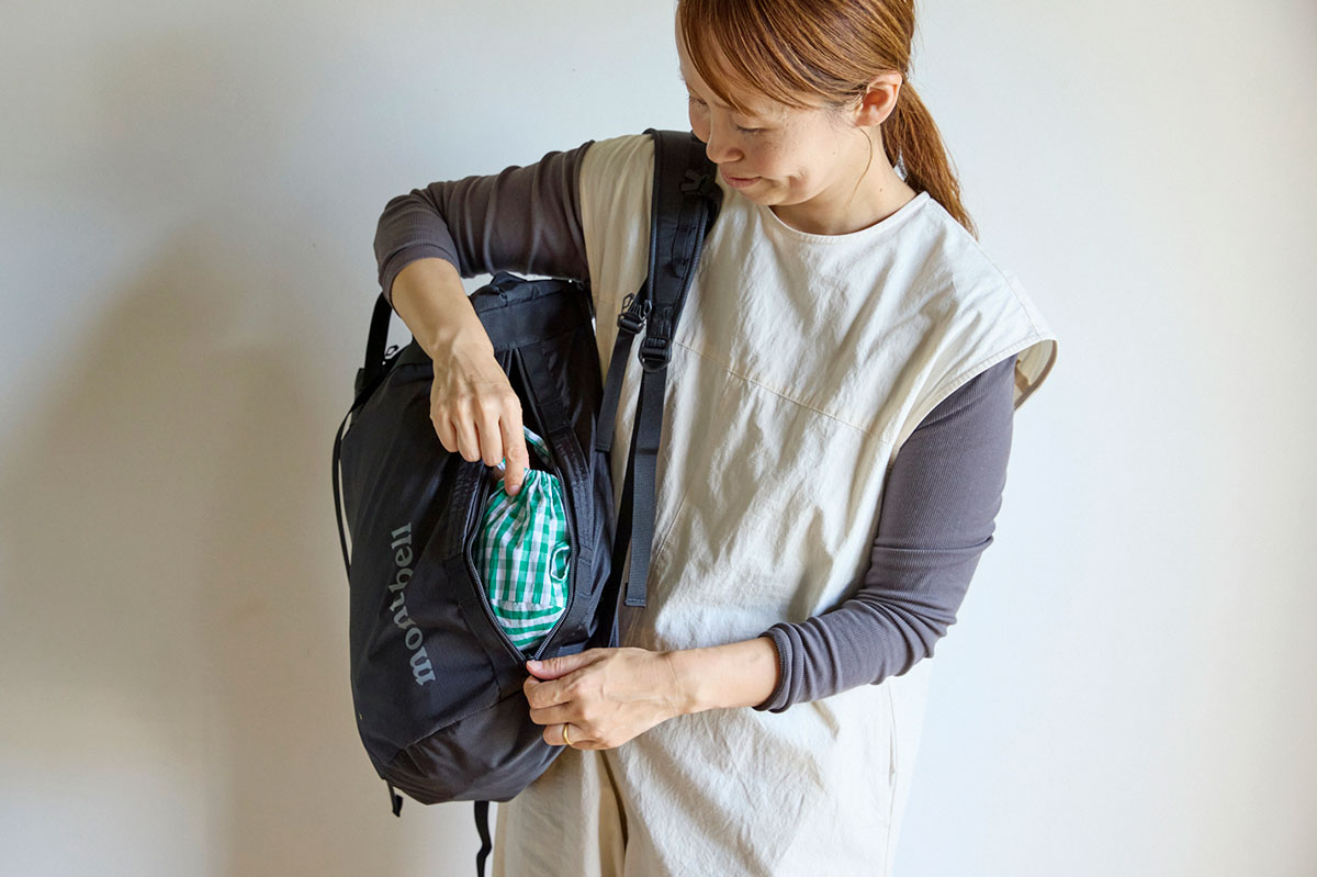 モンベルのリュック「ギアコンテナパック 20」のサイドポケット