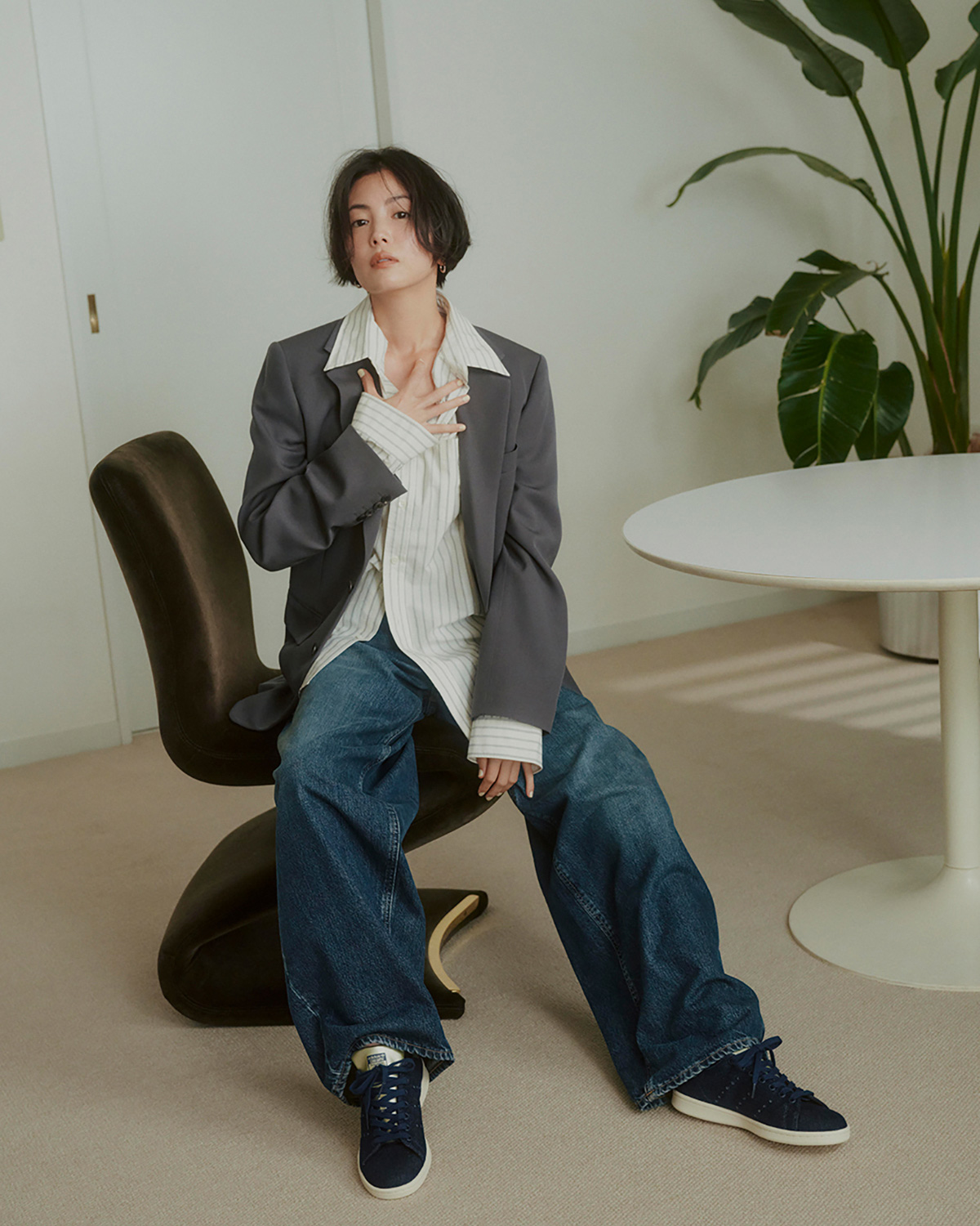 【大人のきれいめスニーカー】アディダス スタンスミスのデニムシリーズ×モデル矢野未希子さんが魅せる上品な大人スタイル