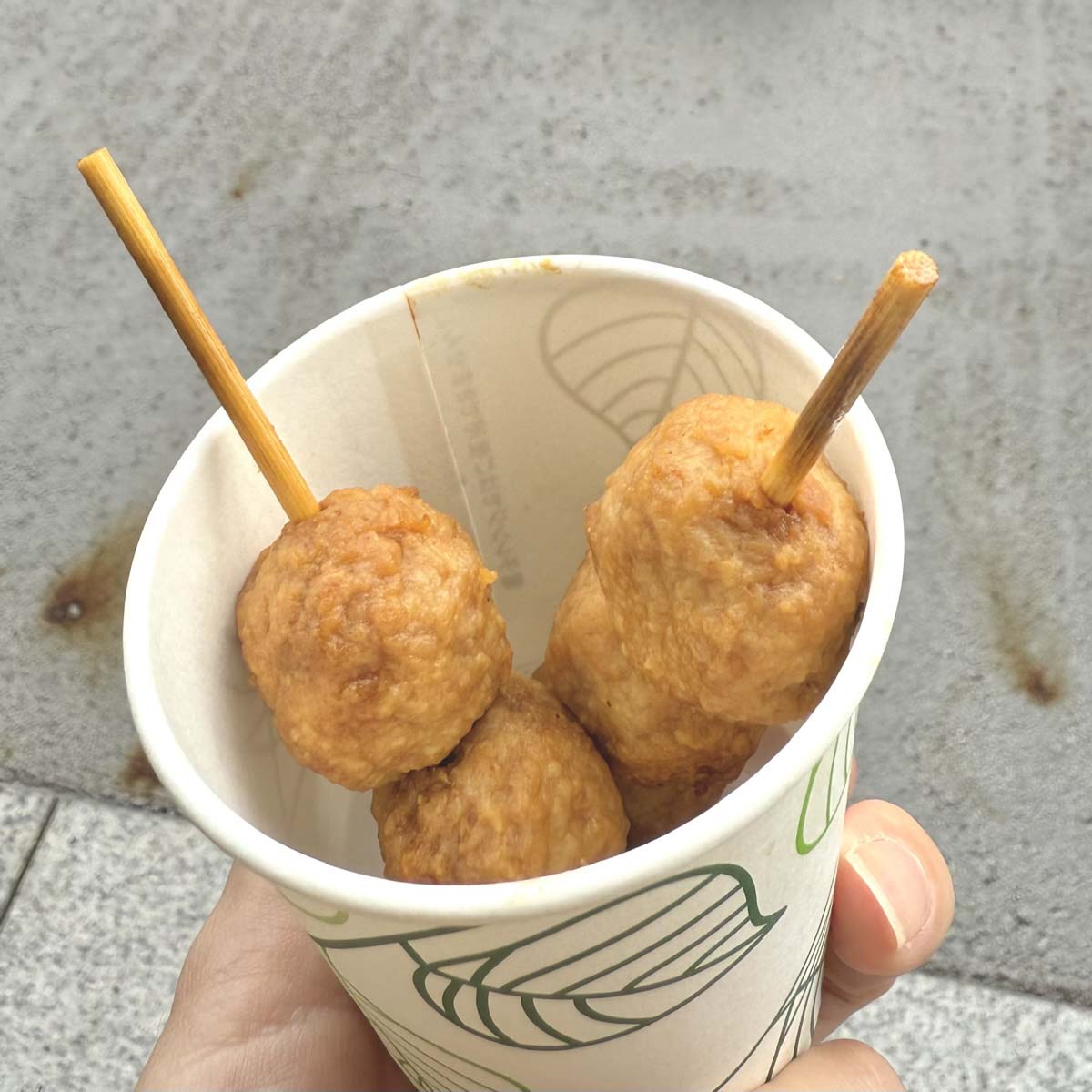 日本相撲協会の100周年記念で国技館の「鶏つくね」を再現した、国技館焼鳥「鶏つくね」