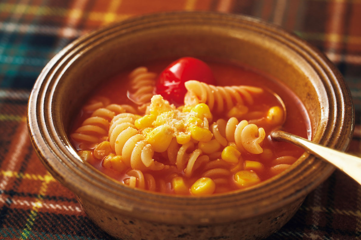 スープ作家の有賀 薫さんの鍋レシピ鶏団子とトマトのコロコロ鍋の〆はスープパスタ