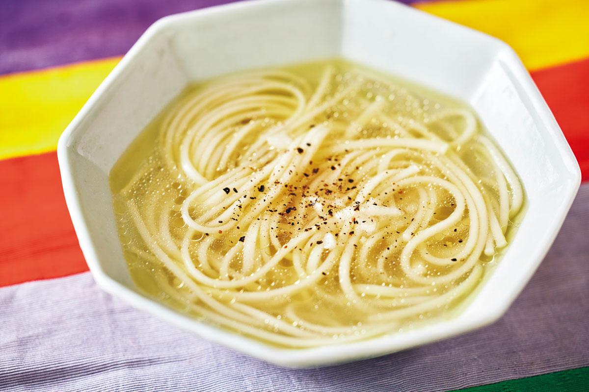 有賀 薫さんに教わるタッカンマリ(韓国風水炊き)の〆は太めのそうめん!
