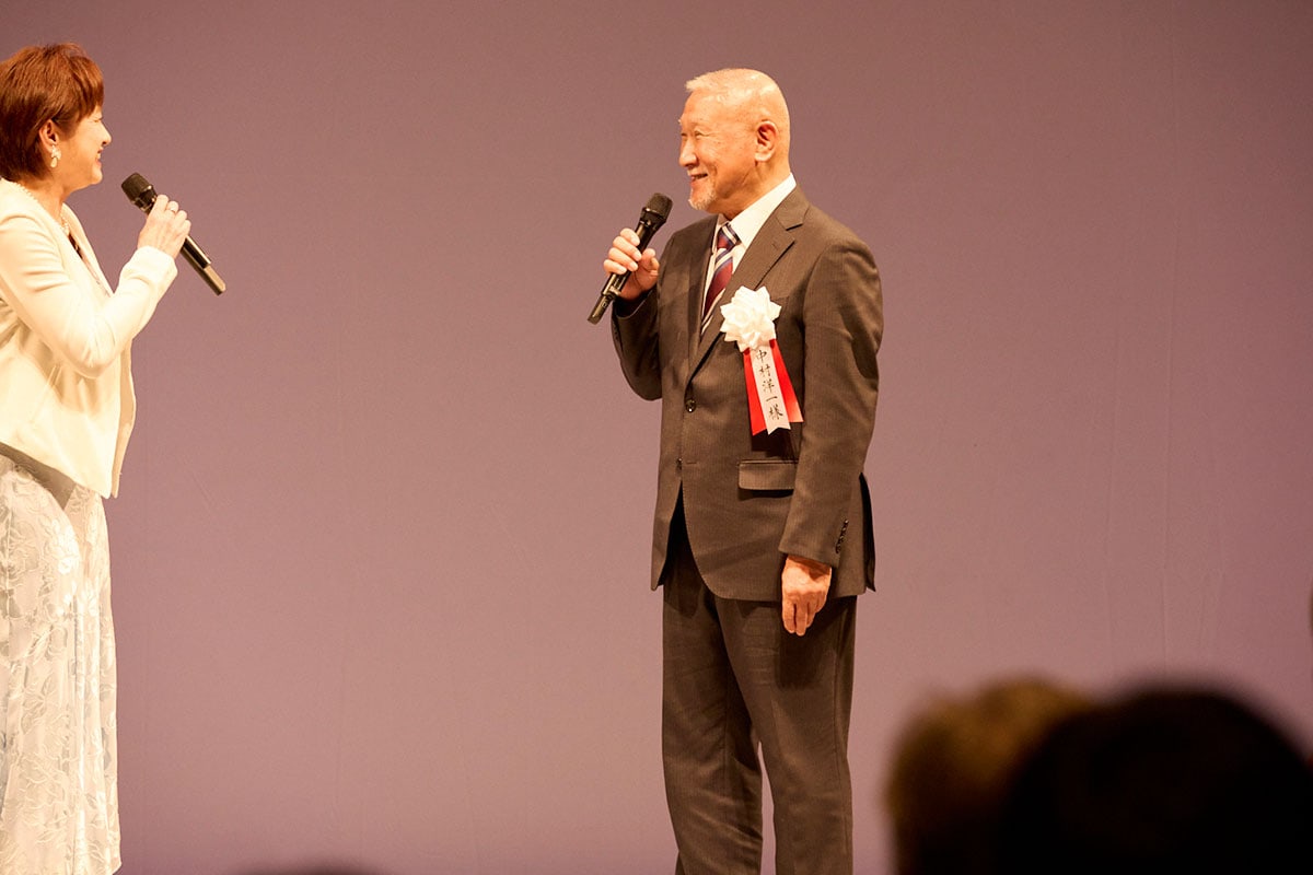 2025年「ニッセイ・バックステージ賞」を受賞した衣裳着付けの中村洋一さん