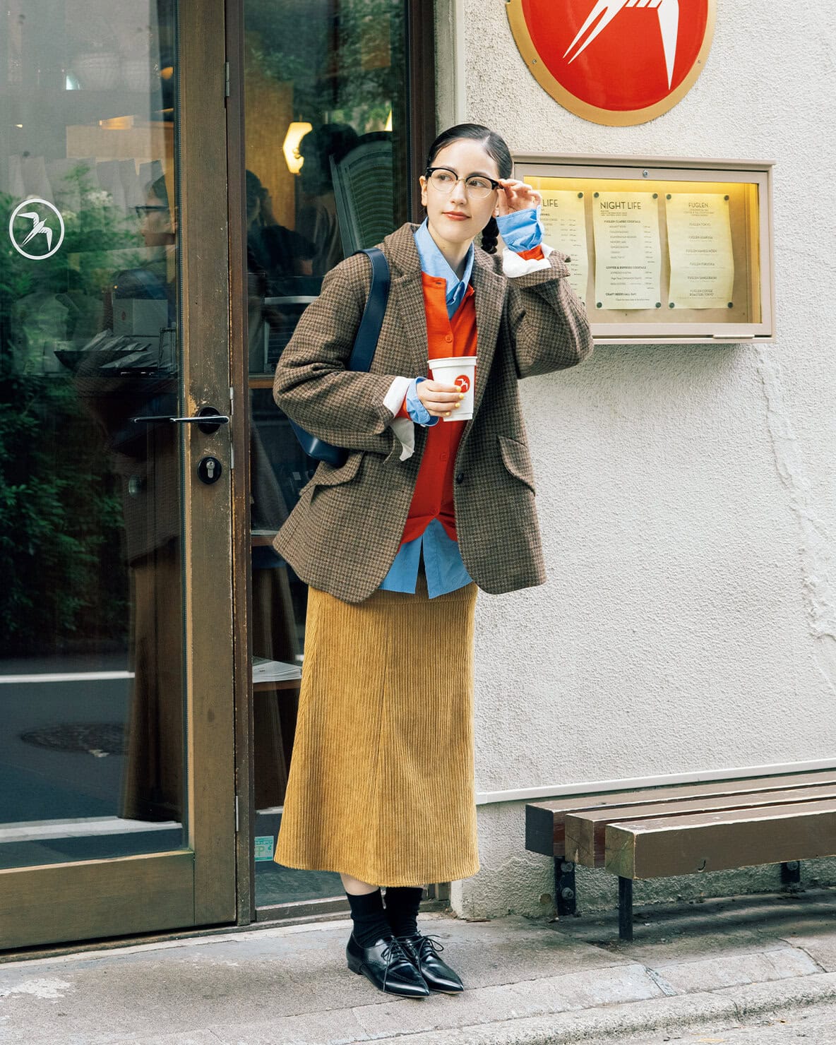 志暁さんが着こなす、ジャケット×シャツでつくる知的なクラシカルスタイル【リンネル12月号】