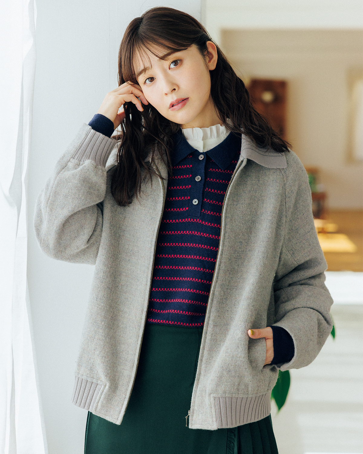 ゆべしさんが着こなす「ショート丈コートを主役に全身が整う大人トラッドな装い」【リンネル1月号】