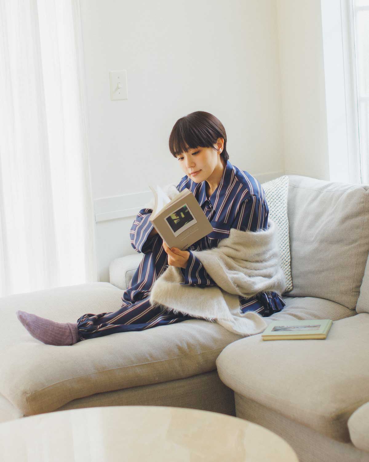 奈緒さんのシャツコーディネート リンネル2026年2月号表紙インタビュー