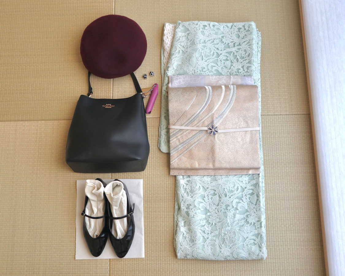 DOUBLE MAISONで購入したレースの着物と、帯やバッグなど合わせた小物