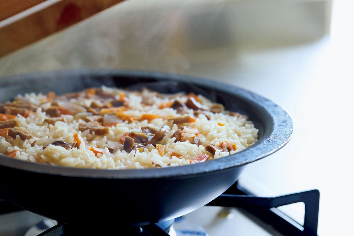 〈ヘゲ〉の直火鍋(木蓋付きセット)約20分でふっくらごはんが炊き終わる