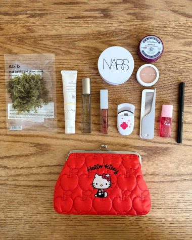 【ハローキティ付録ポーチの中身】 大人かわいいデザインにひとめぼれ♡ コスメにスキンケア…いろいろ持ち歩きたい私の持ち物リスト