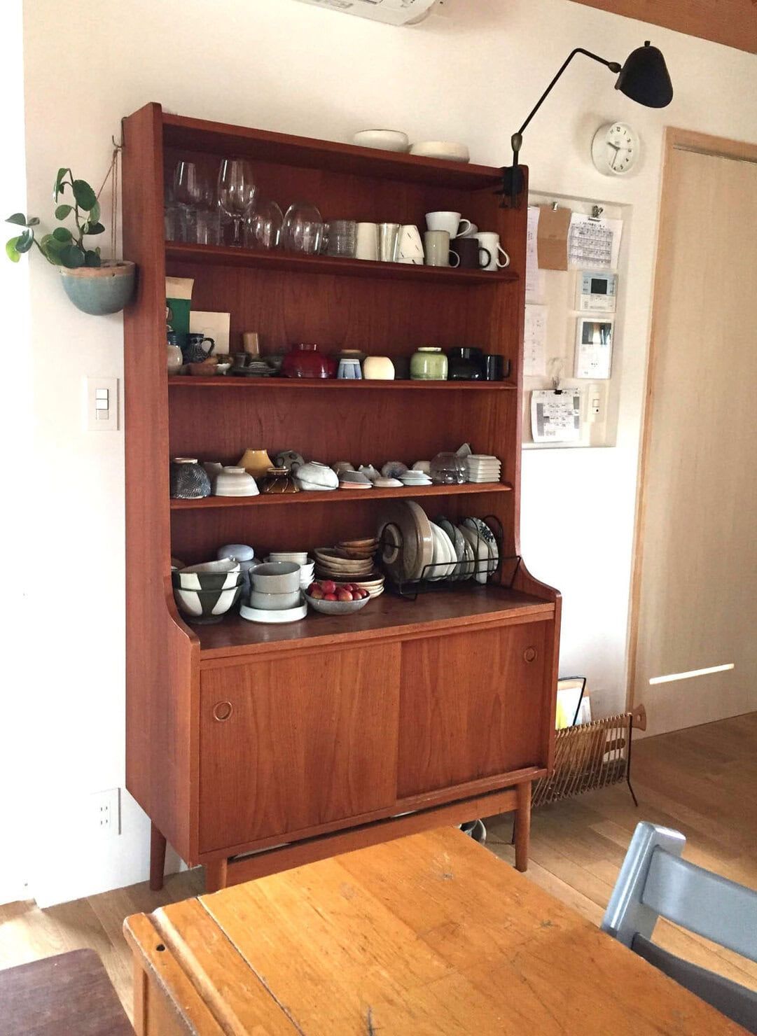 イギリスのG-PLANというブランドの食器棚