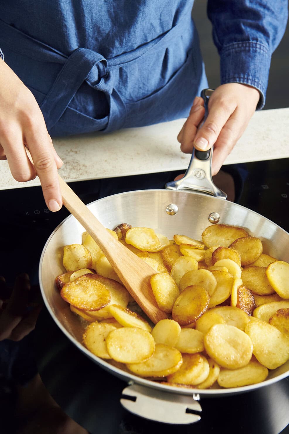〈デバイヤー〉のロッキー鉄フライパンミネラルビー24cm&ステンレスハンドルセット