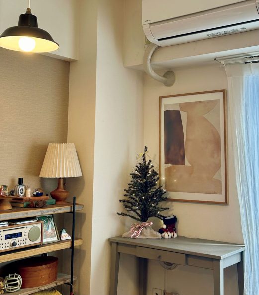 賃貸でも飾る場所や収納に困らない、コンパクトだけど存在感のあるツリー