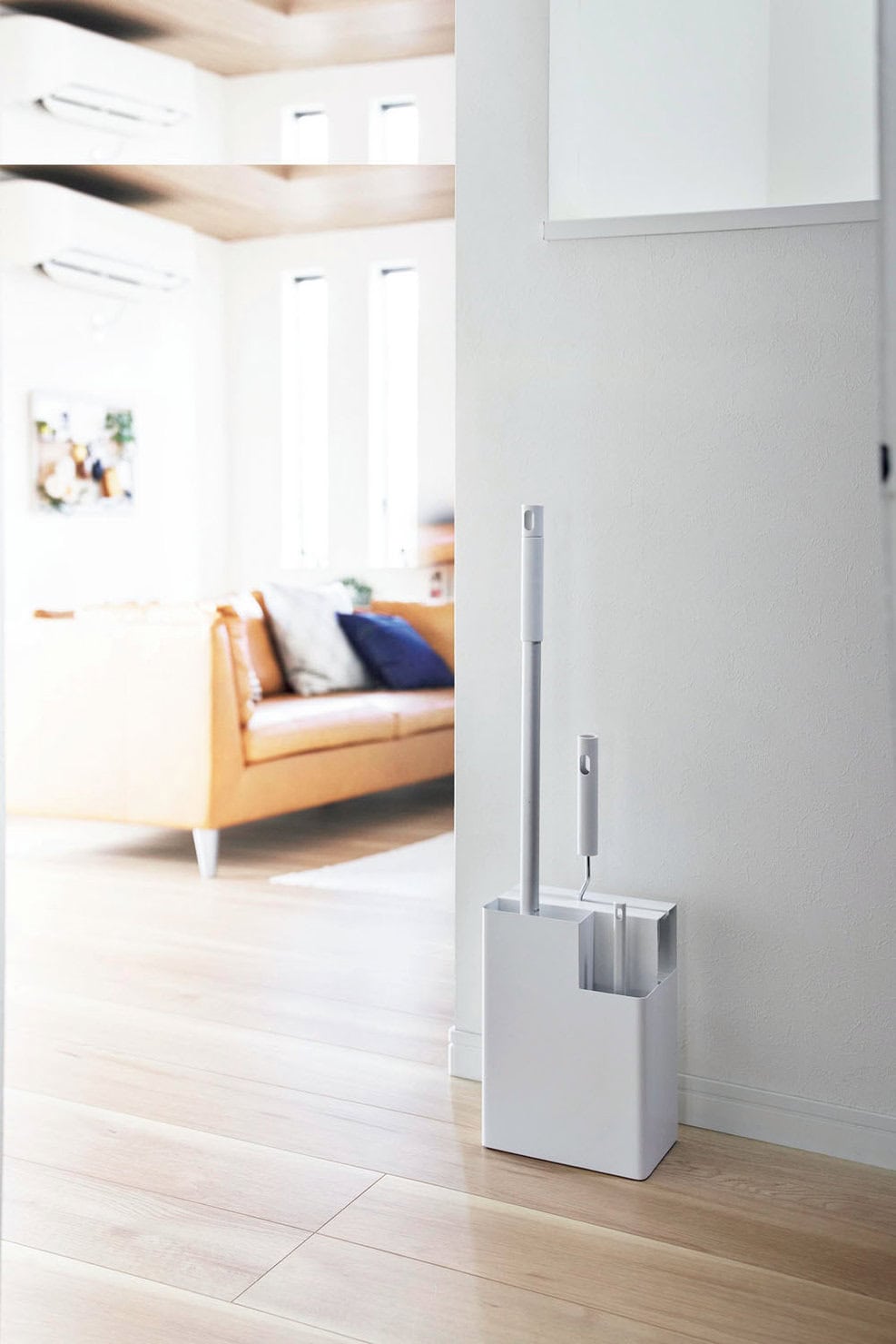 〈山崎実業〉の掃除用品収納スタンド プレート