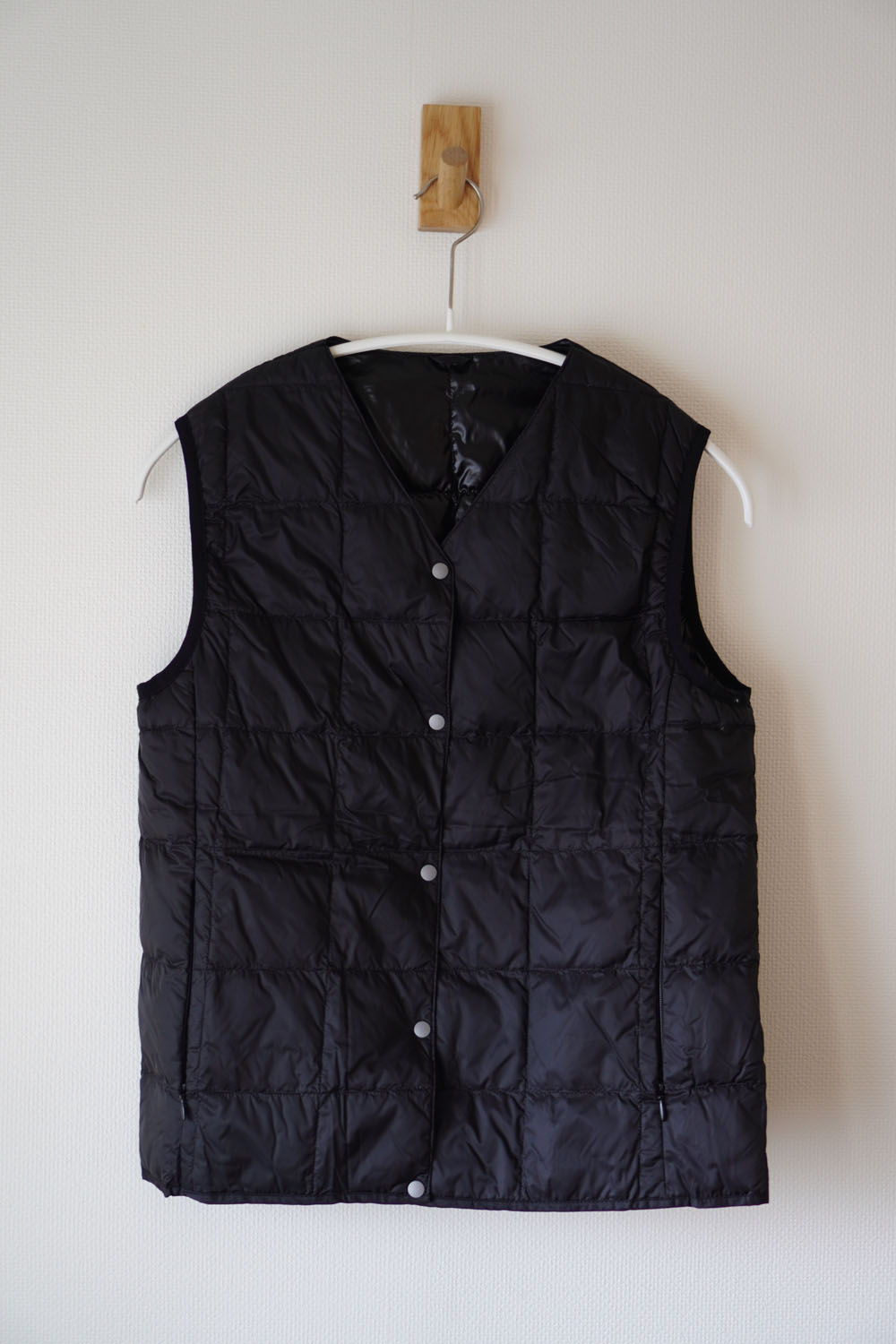 ベーシック Vネックボタン インナーダウンベスト - TAION