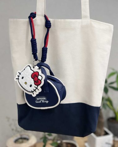 【ハローキティ付録ポーチの使用レビュー】 かわいすぎて母娘でシェア！ 冬のおでかけの相棒に♪