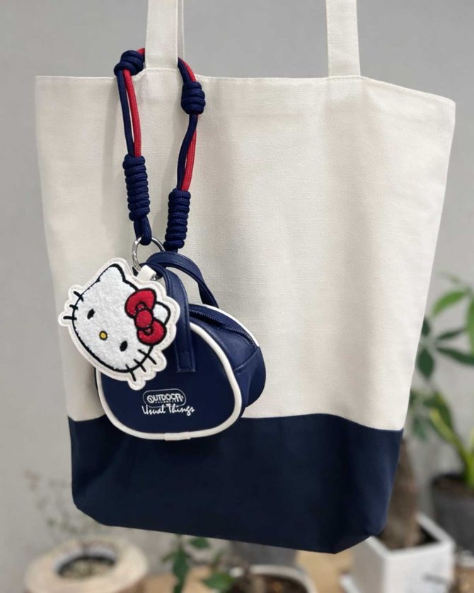 【ハローキティ付録ポーチの使用レビュー】 かわいすぎて母娘でシェア！ 冬のおでかけの相棒に♪