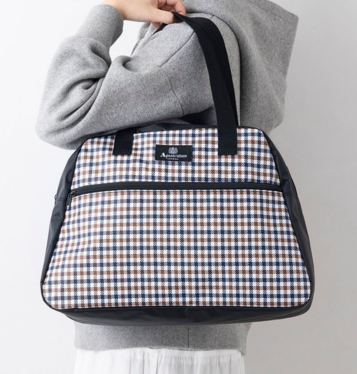 GLOW(グロー)2026年3月号アクアスキュータムの大容量ボストンバッグの付録は、肩掛けできる丈夫なストラップがすごい