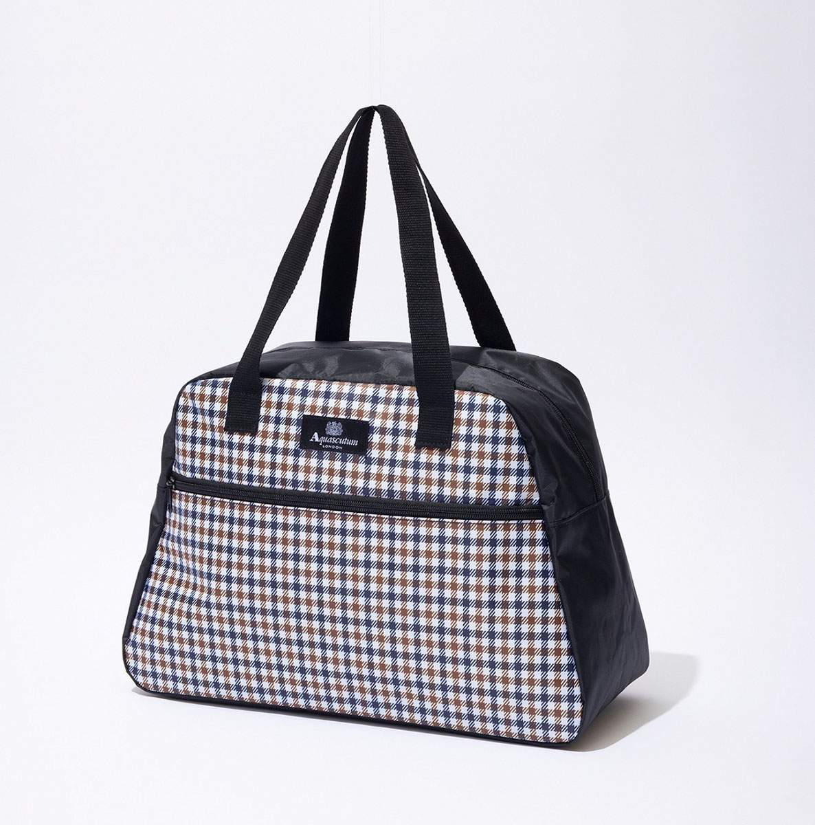 【GLOW 2026年3月号付録】は英国老舗“アクアスキュータム”の洗練ボストンバッグ