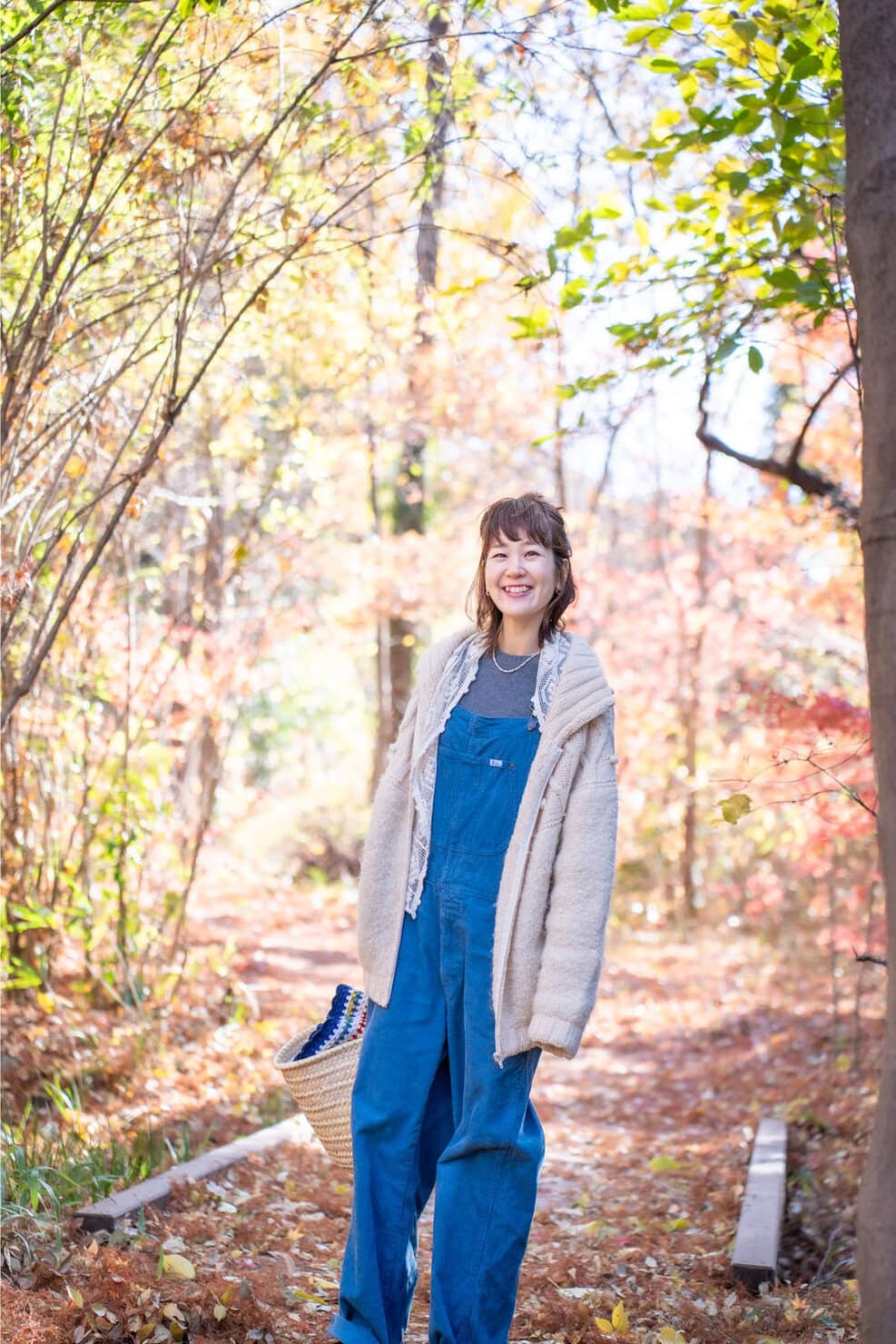 リサイクルショップで見つけたオーバーオールと、古着屋さんで一目惚れしたアラン編みのカーディガン