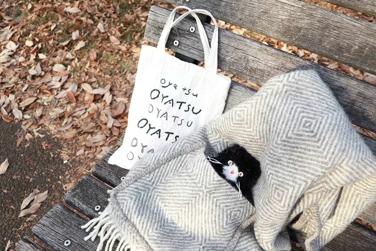 新色も仲間入り! 温めて持ち歩ける、キャットウォーマーポーチ Minuminu