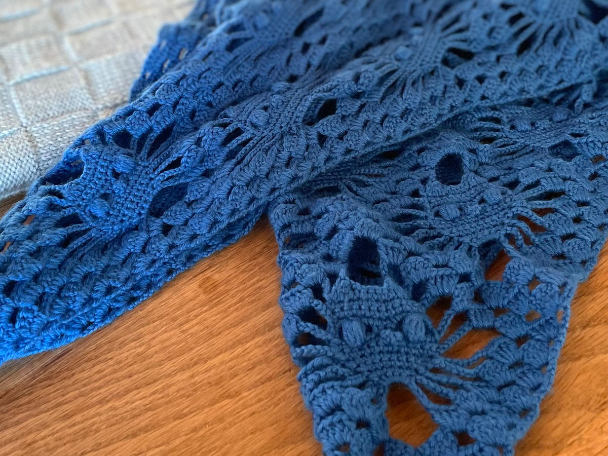 手編みのひざ掛けやショール