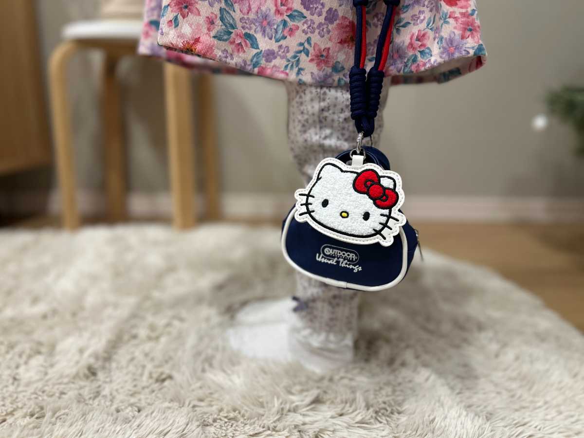 リンネル3月号付録 ハローキティ×アウトドアプロダクツ付録 バッグ形ポーチ&顔型ポーチのチャームセット