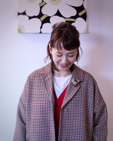 冬のおしゃれは“ブローチ”でもっと楽しくなる。自由に楽しむためのつけ方のポイント