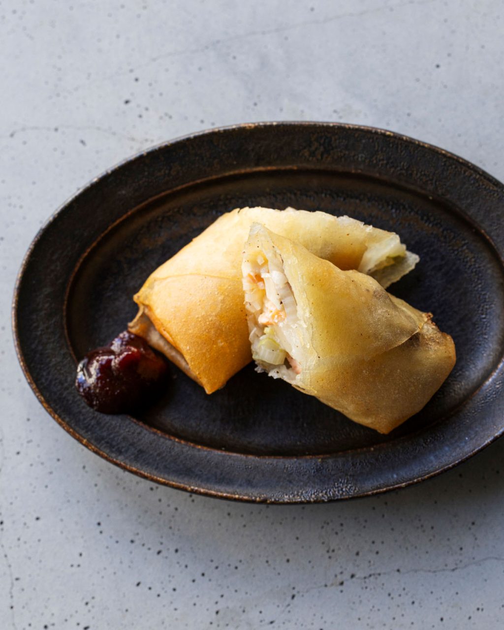 【餅レシピ】 酒のツマミにもピッタリ! 餅と鮭の香味春巻き:レシピ・中本千尋さん