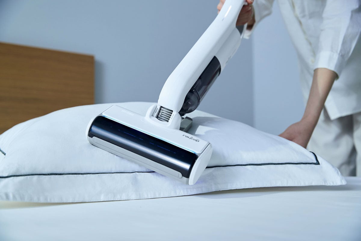 〈レイコップ〉のコードレスUVふとんクリーナーRS5、ダニ・細菌・ウイルスなどのアレルゲンを99%除去