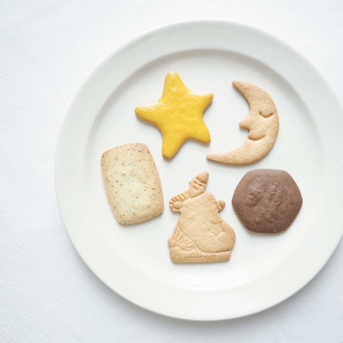 フェアリーケーキフェア×フェーブ作家Fèvesビスケット缶の中身 おやすみフェーブの発酵バタービスケット、アールグレイビスケット、ほしさんのレモンアイシングビスケット、みかづきさんの発酵バタービスケット、カカオビスケット 全5種・10枚入