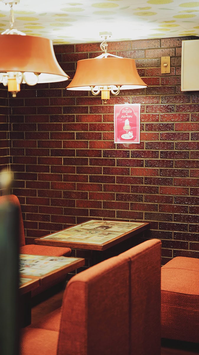 東京・入谷の喫茶店「喫茶トロント」の内観