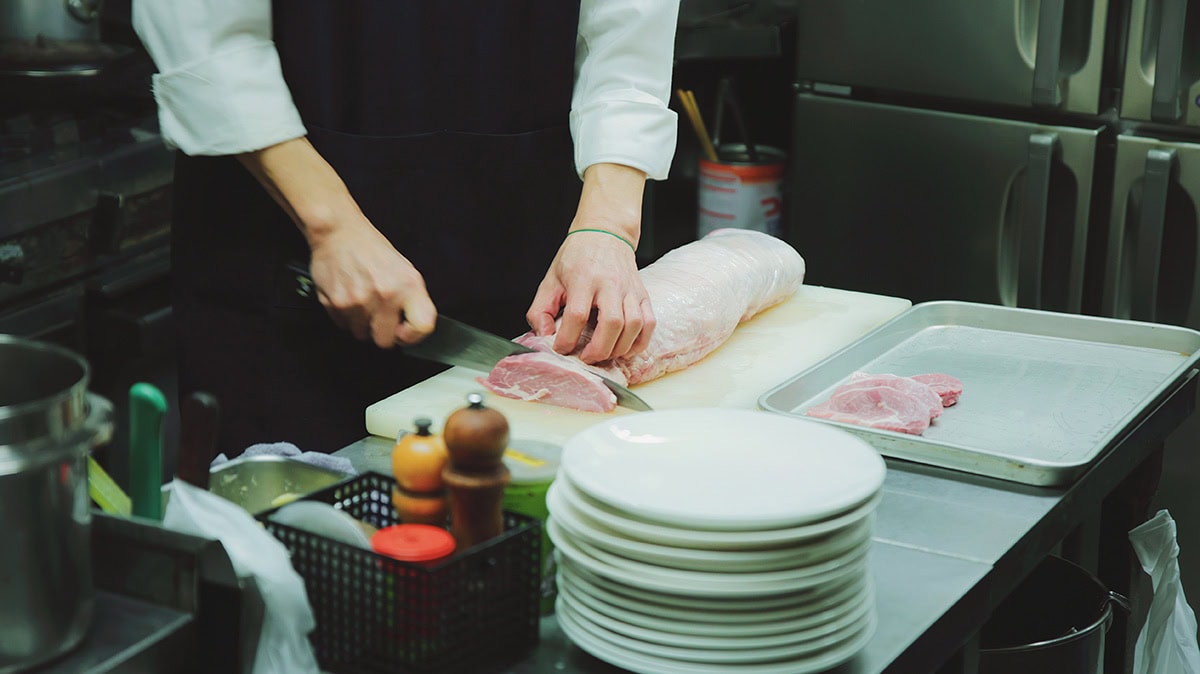 東京・入谷の喫茶店「喫茶トロント」の厨房