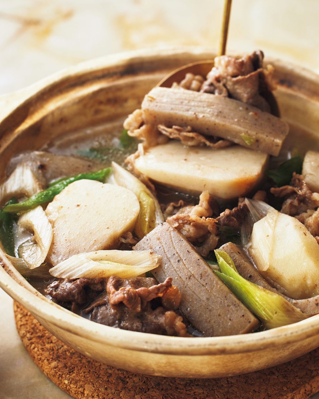 【有賀 薫さんの「いも煮鍋」レシピ】 いも煮がカレーうどんに!? 鍋の〆まで満足感がすごい、絶品アイデア