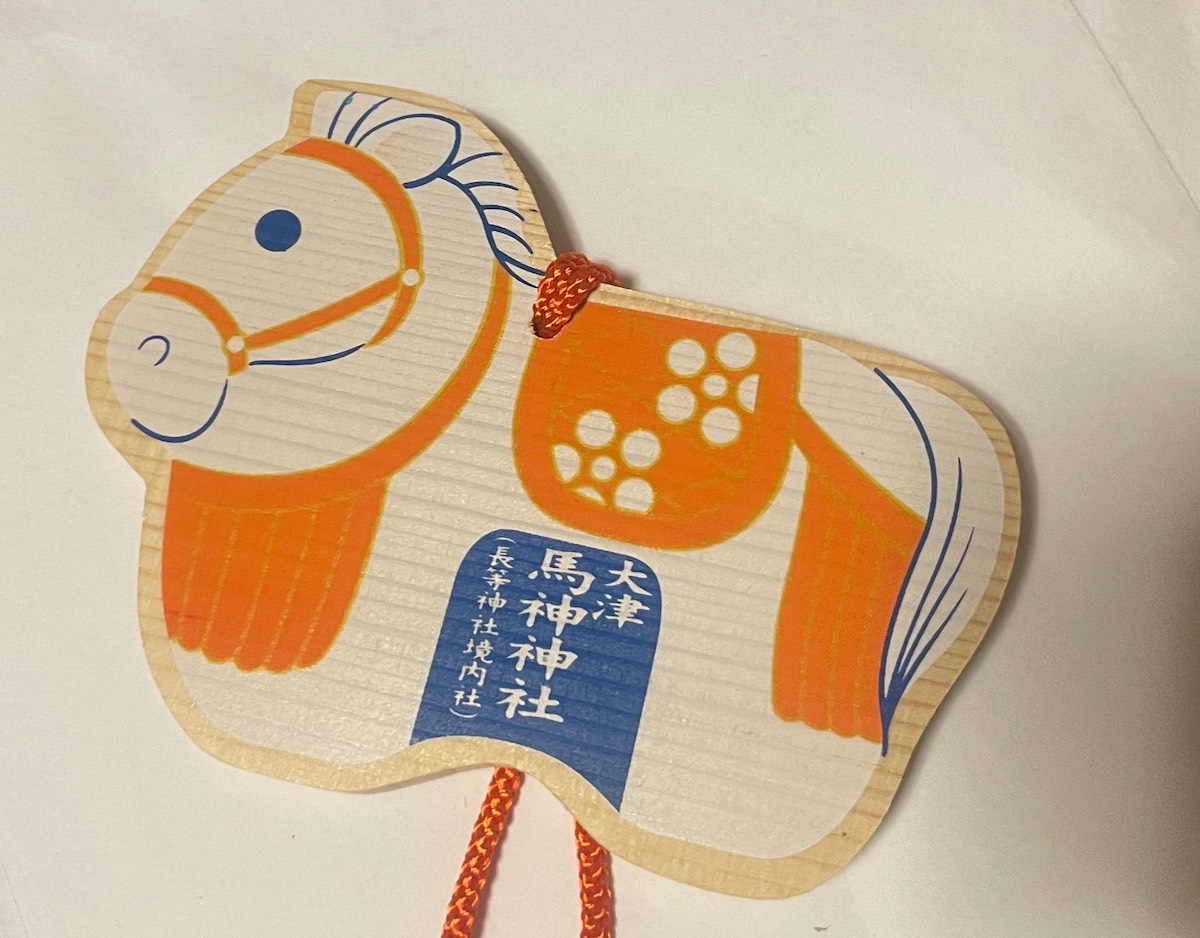 馬の姿をかたどった、馬神神社ならではの絵馬