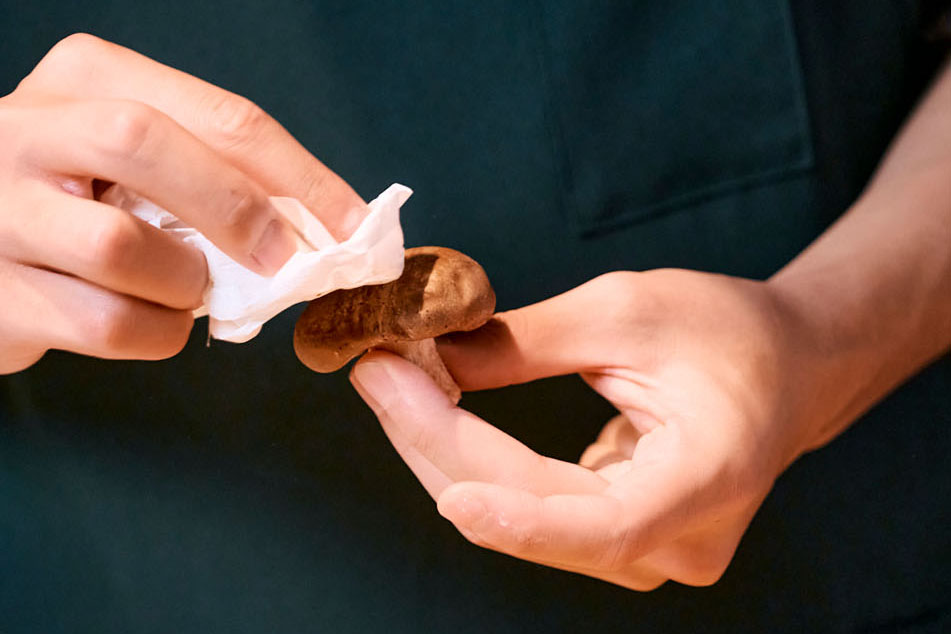 しいたけは汚れをふくだけでOK