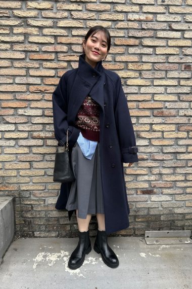 フリークスストア プレス 田中梨央奈さんの私服ファッションスナップ。ウーリーコートが主役の冬レイヤード。フェアアイル柄で季節感をプラス