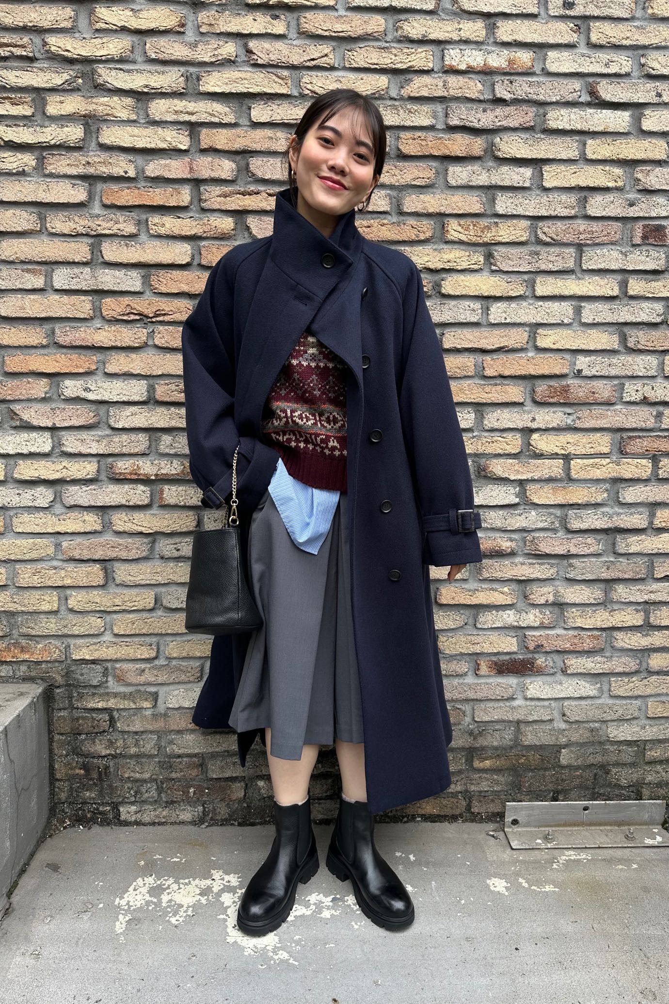 フリークスストア プレス 田中梨央奈さんの私服ファッションスナップ。ウーリーコートが主役の冬レイヤード。フェアアイル柄で季節感をプラス